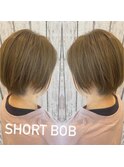 ステップボーンカットカットボブショートハイライト白髪ぼかし