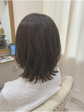 ミネット(Minetto) ミディアムラフ外ハネ