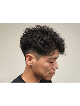 360度シルエットが綺麗な《波巻きスパイラル》や、無造作な質感の《ツイストスパイラルパーマ》が人気◎