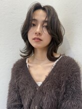 ソレイユトウキョウシブヤ(SOLEIL TOKYO shibuya)&nbsp;ミディアムレイヤーセンターパート韓国くびれヘア