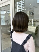 コレル(KORELLE) 透け感オリーブ寒色カラー×外ハネスタイル