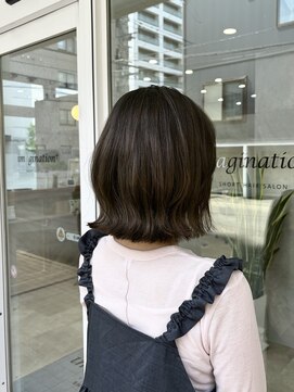コレル(KORELLE) 透け感オリーブ寒色カラー×外ハネスタイル