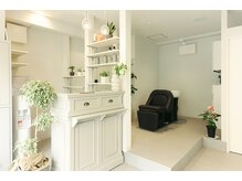 アトリエ コア ヘアー 横川(atelier CORE hair)の雰囲気（白を基調とした寛げる空間☆大型サロンが苦手な方は是非◎）