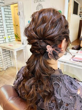 クッキー ヘアーアンドメイク(COOKIE Hair&Make) 【COOKIEふわっとローポニー】