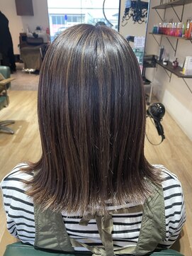 サラ(sarah) 切りっぱなしボブ/ハイライトカラー