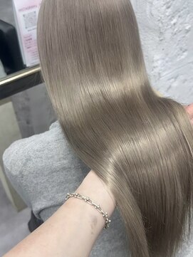 リア(riah) ダブルカラーミルクティーベージュレイヤーカット韓国ヘア