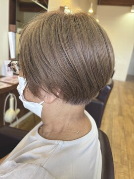 エッセンス 刈り上げミセスショート