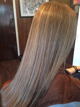 ニーチ(HИCH)の写真/ニーチのグレイカラーで「新しい私」を発見★マンネリ化しがちな大人の女性スタイルを一新!