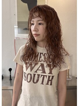 ラリカ(La Rica) 個性的な強めパーマで自分らしく チェリーレッド
