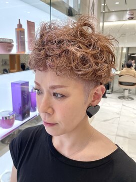 ピークアブー 原宿ハラカド(PEEK-A-BOO) ふんわり丸みのあるマッシュショート＆カーリーヘア。