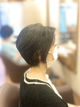 ヘアー グリーン(hair green) 上品な丸みと動きのある大人ショートボブ