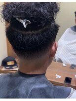 フォーコーナーズ(Four Corners)&nbsp;スキンフェードツーブロック刈り上げジェットモヒカンマンバン