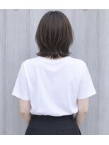 リビンバイアフロート(Livin by afloat)&nbsp;30代40代の方の伸ばしかけのミディアムレイヤースタイル