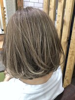 スリー(THREE)&nbsp;ミルクティーベージュハイライト