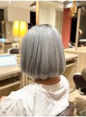 ボブスタイル+ホワイトアッシュカラー