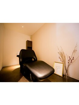 極上の癒しを体験◇その日の気分に合わせて選べるアロマオイルで、リラックスしながら頭皮環境を整える♪