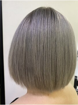 アリエル セバスチャン グレージュカラー