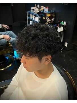 キングスマントーキョー 立川北口店(KINGSMAN TOKYO) アップバング / ツーブロック / スキンフェード 【立川】