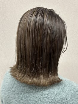 イルミナカラーのきらめきで印象チェンジ☆自然な立体感ハイライトが得意なkamiya esyuの技術を体感♪