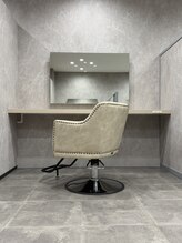 半個室のプライベートサロンならではの空間。