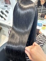 トーン(TONE) ブルーブラック/ブリーチ/ダブルカラー/髪質改善/暗髪/ツヤ髪