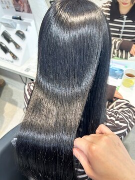 トーン(TONE) ブルーブラック/ブリーチ/ダブルカラー/髪質改善/暗髪/ツヤ髪