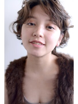 ミラバイグリーン(Mira by green) マッシュ×くせ毛風【無造作】ベージュカラー 01