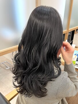 リュクスバトーバイトリコ 船橋南口店(Luxe BATEAU by tricot) ダークグレージュ/イヤリングシルバー