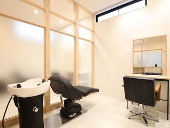 ルーム 刈谷店(room)の写真/スタイリストがマンツーマンで担当◇お客様一人ひとりに合わせた接客と施術で、あなたの髪を徹底サポート！