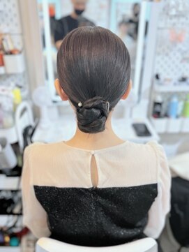 アトリエビューティーアミュ(atelier beauty AmU) 結婚式 二次会 お呼ばれ アップスタイル