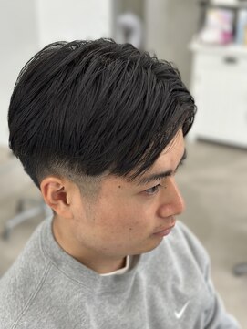 レヴィア(REVIA) メンズカットツーブロック刈り上げセンターパート