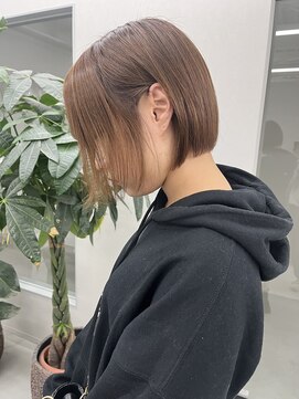 ティミー(Timmy) シフォンベージュ　レイヤーショートボブ