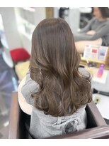 韓国風巻きくすみベージュ髪質改善大人っぽ艶感イルミナカラー