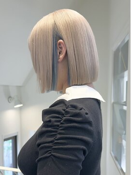 ラック 表参道(LUCK) ミニボブ/ホワイトベージュ/インナーカラー/アクアブルー