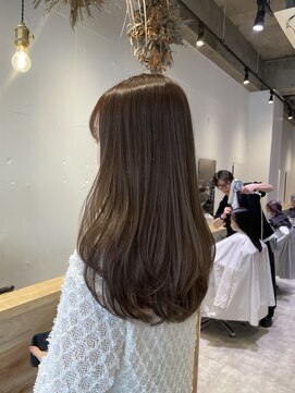 リタ(rita.) まつだて/ベージュ/ブリーチなし/艶髪/レイヤー