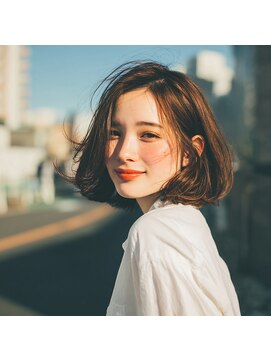 バイエイト(X８) 風になびくミディパーマ