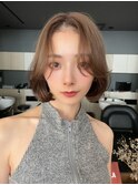 流れる長め前髪で色気ボブ