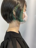 アウラ(AURA)&nbsp;インナーグリーン　ショートボブ