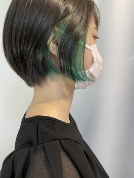 アウラ(AURA) インナーグリーン ショートボブ