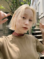 エルメ クラマエ(Elme) ハイブロンドカラー×切りっぱなしボブ