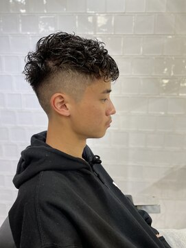 メリケンバーバーショップ フクオカ(MERICAN BARBERSHOP FUK) ショートスパイラルパーマ