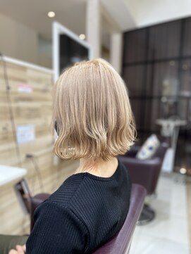 アヴァンス 江坂店(AVANCE.) ミルクティーベージュ