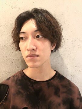 ザ ラボ アングゥ(The Labo ungu) パーマ風センターパート