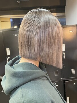 ラピス 横浜(Lapis) グレージュカラー/切りっぱなしボブ