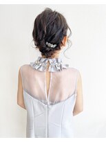 ニド(2do)&nbsp;結婚式お呼ばれコンパクトシニオンアレンジ