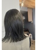 暗めオリーブで暗色カラーでも透明感を♪