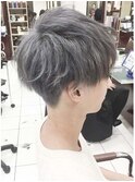 シルバーカラーツーブロックマッシュショート　ブリーチカラー