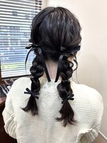 結婚式　お呼ばれ　ヘアセット　編みおろしツイン