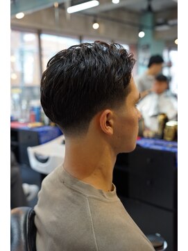 タイト スワッグ バーバーワークス(TIGHT SWAG BARBERWORKS) スキンフェード×サイドパート