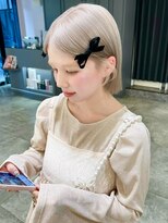 ノエ シンサイバシ(Noe Shinsaibashi)&nbsp;ホワイトシルバー ハイトーンボブ ダブルカラー 【LIRA】